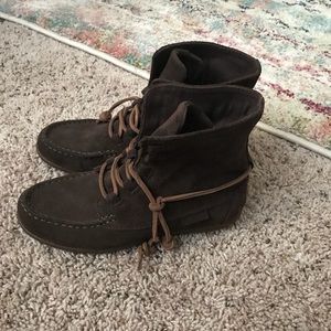 sperry coil hook bootie